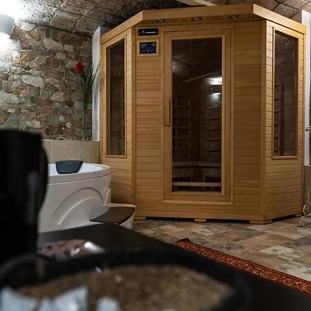 Gold Maison Villa Ferrara